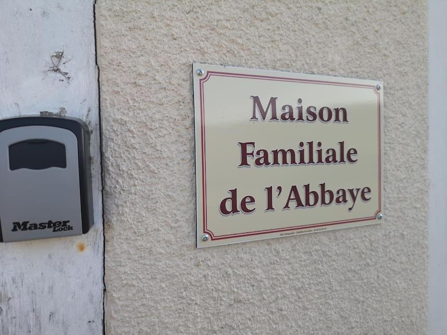 Maison Familiale De L Abbaye Clairvaux Exteriör bild